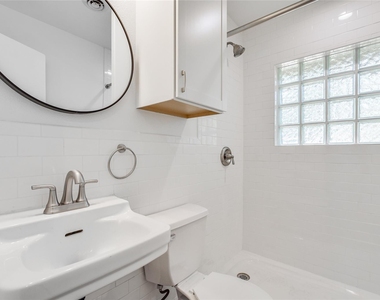 1202 W 22nd St - Photo Thumbnail 7