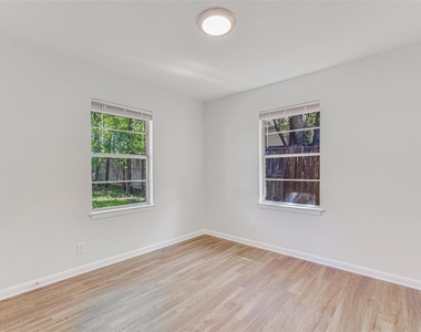 1202 W 22nd St - Photo Thumbnail 8