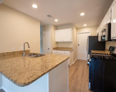 6307 Avery Island Ave - Photo Thumbnail 9