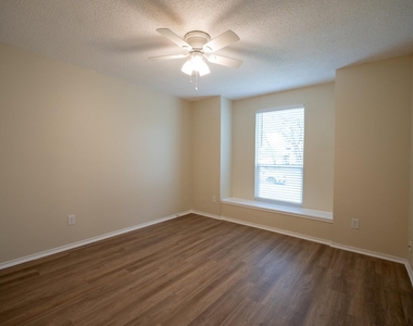 6307 Avery Island Ave - Photo Thumbnail 14