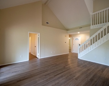 6307 Avery Island Ave - Photo Thumbnail 4
