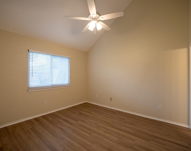 6307 Avery Island Ave - Photo Thumbnail 11