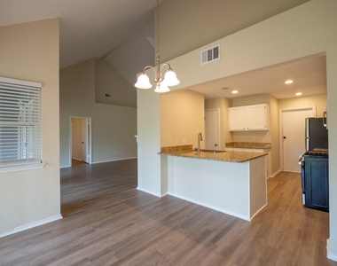 6307 Avery Island Ave - Photo Thumbnail 8