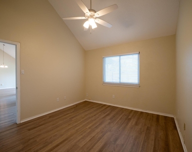 6307 Avery Island Ave - Photo Thumbnail 12