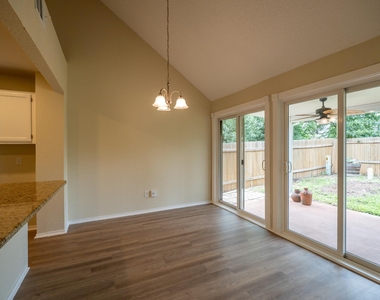 6307 Avery Island Ave - Photo Thumbnail 7