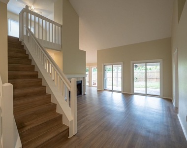 6307 Avery Island Ave - Photo Thumbnail 3