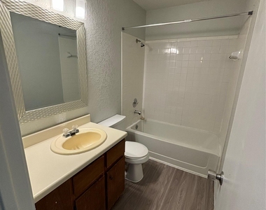 1112 Byers Ln - Photo Thumbnail 9