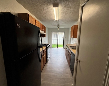1112 Byers Ln - Photo Thumbnail 3
