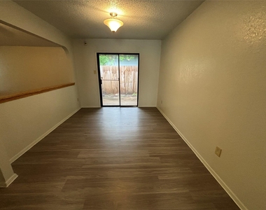 1112 Byers Ln - Photo Thumbnail 4