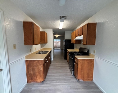 1112 Byers Ln - Photo Thumbnail 5