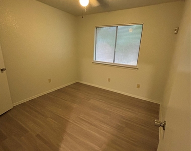 1112 Byers Ln - Photo Thumbnail 7