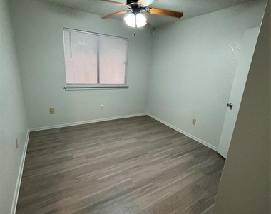 1112 Byers Ln - Photo Thumbnail 8