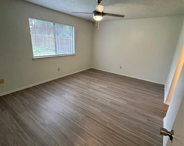 1112 Byers Ln - Photo Thumbnail 10