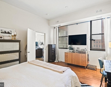 1211 Light Street - Photo Thumbnail 6