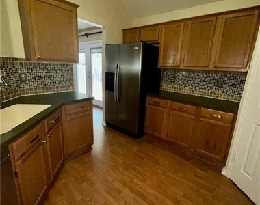 16508 Framingham Cir - Photo Thumbnail 3