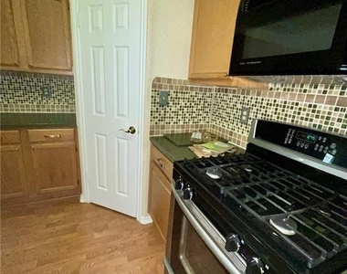 16508 Framingham Cir - Photo Thumbnail 6