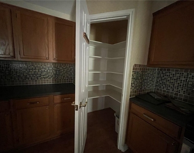 16508 Framingham Cir - Photo Thumbnail 5