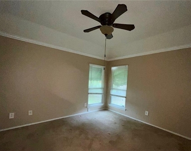 16508 Framingham Cir - Photo Thumbnail 9