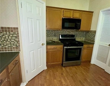 16508 Framingham Cir - Photo Thumbnail 4