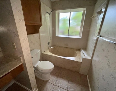 16508 Framingham Cir - Photo Thumbnail 8