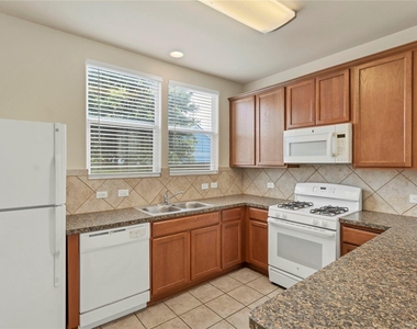 334 Newberry Trl - Photo Thumbnail 10