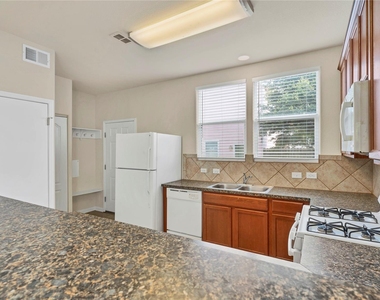 334 Newberry Trl - Photo Thumbnail 12