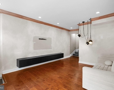 110 S Calhoun Street - Photo Thumbnail 6