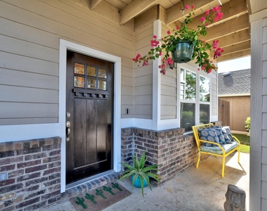 518 Stonewood Ln - Photo Thumbnail 2