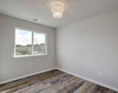 518 Stonewood Ln - Photo Thumbnail 21