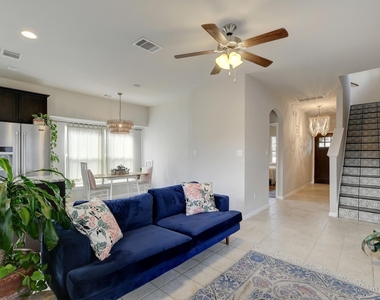 518 Stonewood Ln - Photo Thumbnail 4