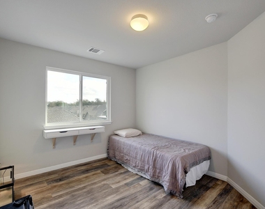 518 Stonewood Ln - Photo Thumbnail 20