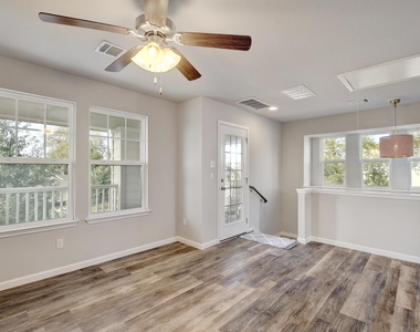 518 Stonewood Ln - Photo Thumbnail 18