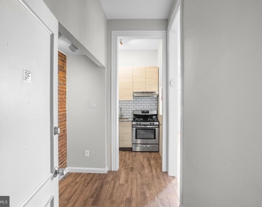 1602 Park Avenue - Photo Thumbnail 5