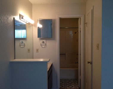 232 Craddock Ave - Photo Thumbnail 4