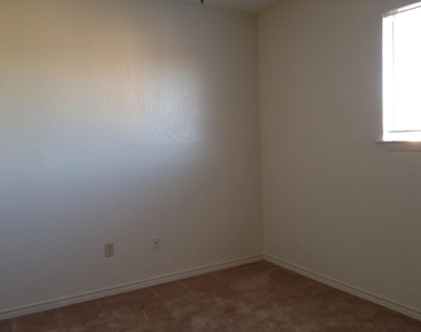 232 Craddock Ave - Photo Thumbnail 7