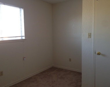232 Craddock Ave - Photo Thumbnail 8