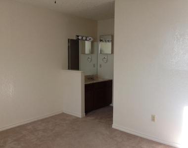 232 Craddock Ave - Photo Thumbnail 3
