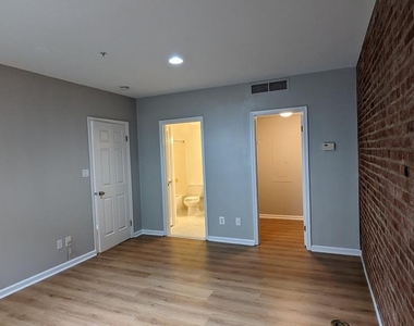 1000 Fell Street - Photo Thumbnail 19