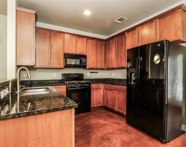 1701 Sanchez St - Photo Thumbnail 10