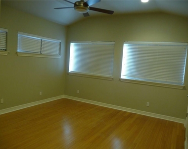 1701 Sanchez St - Photo Thumbnail 8