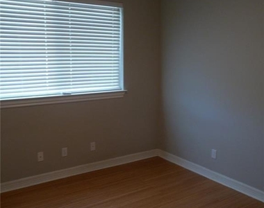 1701 Sanchez St - Photo Thumbnail 6