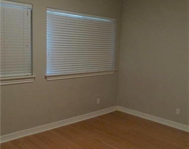 1701 Sanchez St - Photo Thumbnail 7