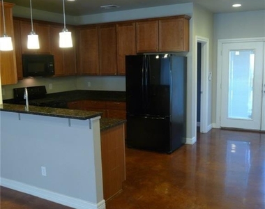 1701 Sanchez St - Photo Thumbnail 3