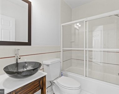 100 Harborview Drive - Photo Thumbnail 25