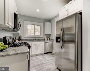 4813 Crowson Avenue - Photo Thumbnail 5