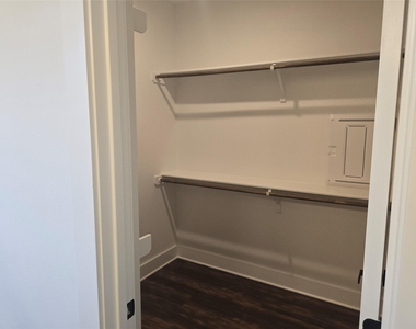 7601 Carver Ave - Photo Thumbnail 8