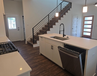 7601 Carver Ave - Photo Thumbnail 10
