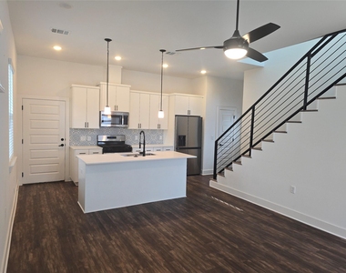 7601 Carver Ave - Photo Thumbnail 9