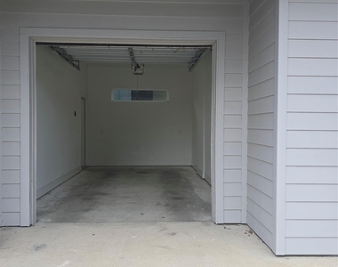 7601 Carver Ave - Photo Thumbnail 15