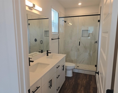 7601 Carver Ave - Photo Thumbnail 7